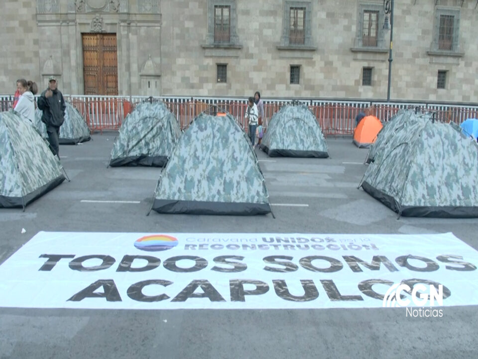 Damnificados por Otis instalaron un plantón frente a Palacio Nacional