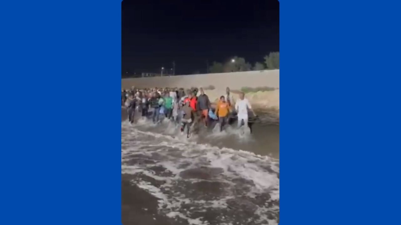 Muere africano en intento de cruce masivo de migrantes en canalización de Río Tijuana