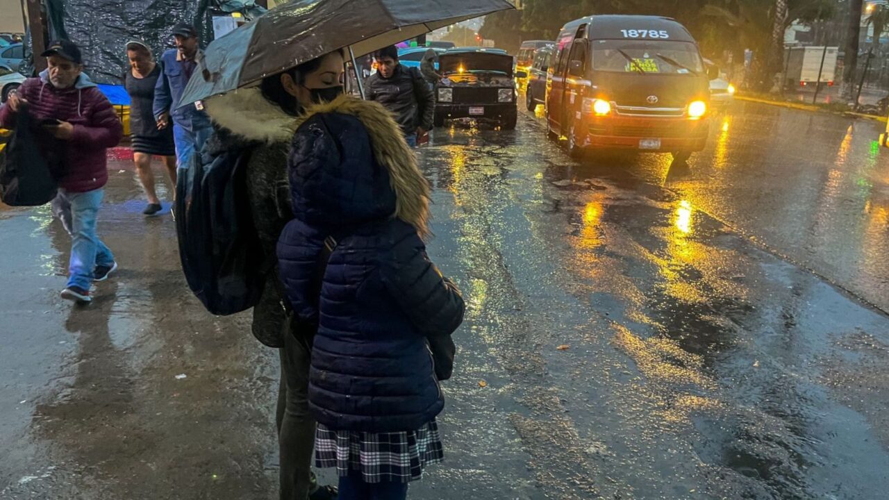 Sorprende tromba en Tijuana con inicio de tormenta eléctrica