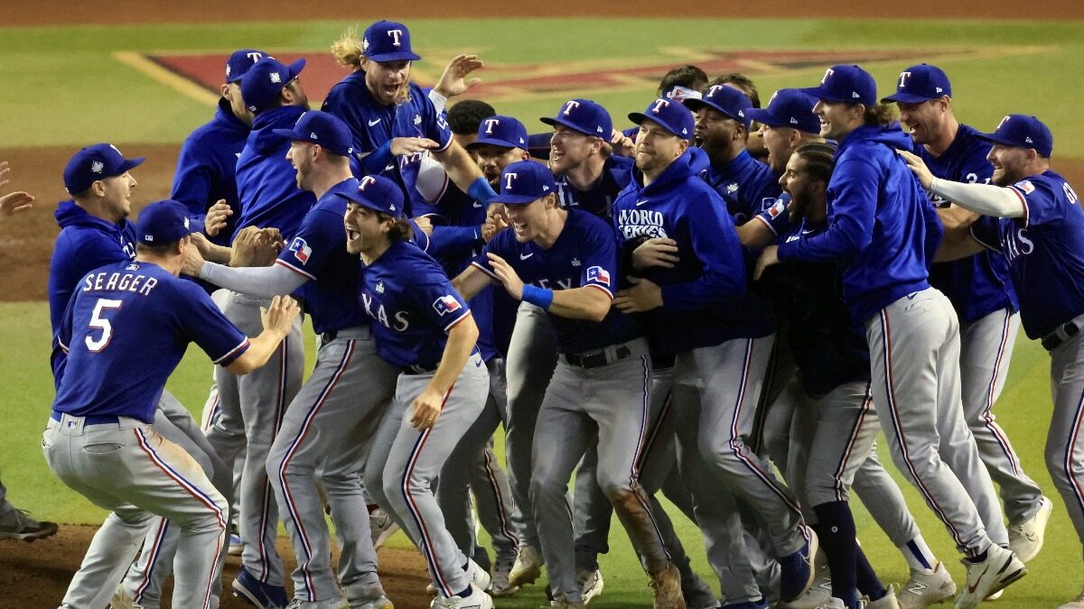 Rangers sale de la lista negra de la MLB
