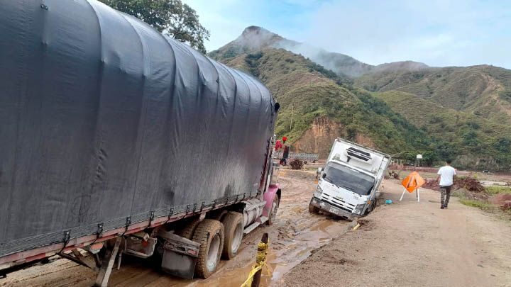 Desbordamiento del río causa estragos en la comunidad