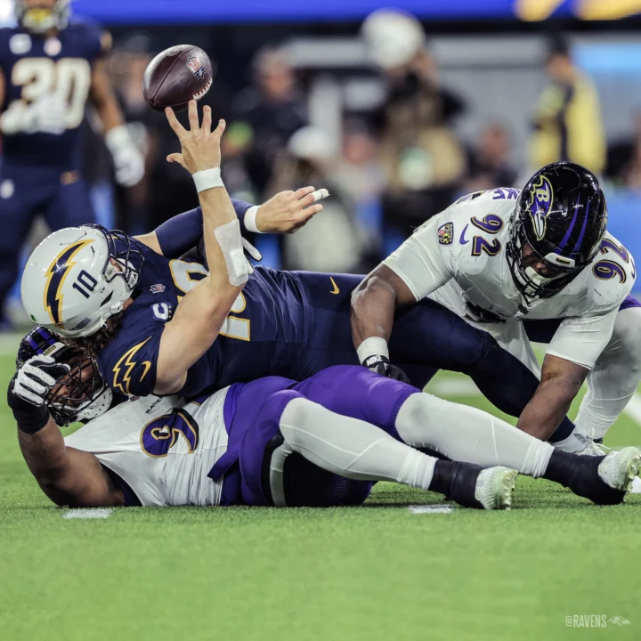 Chargers con un pie fuera de Playoffs