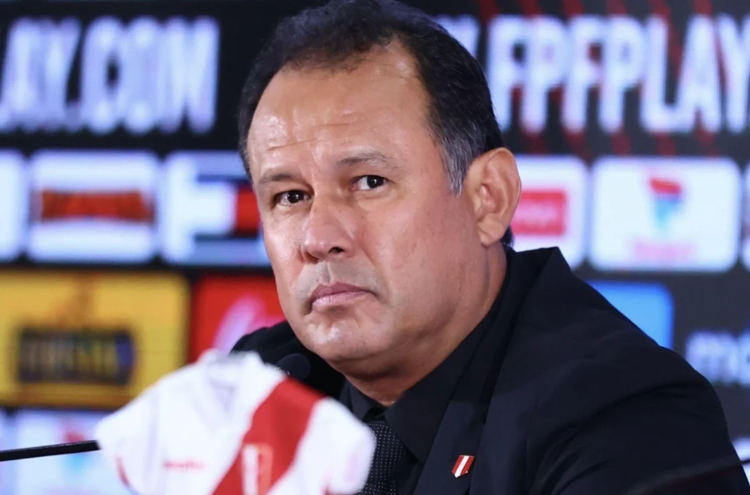 Juan Reynoso dejaría de ser DT de Perú