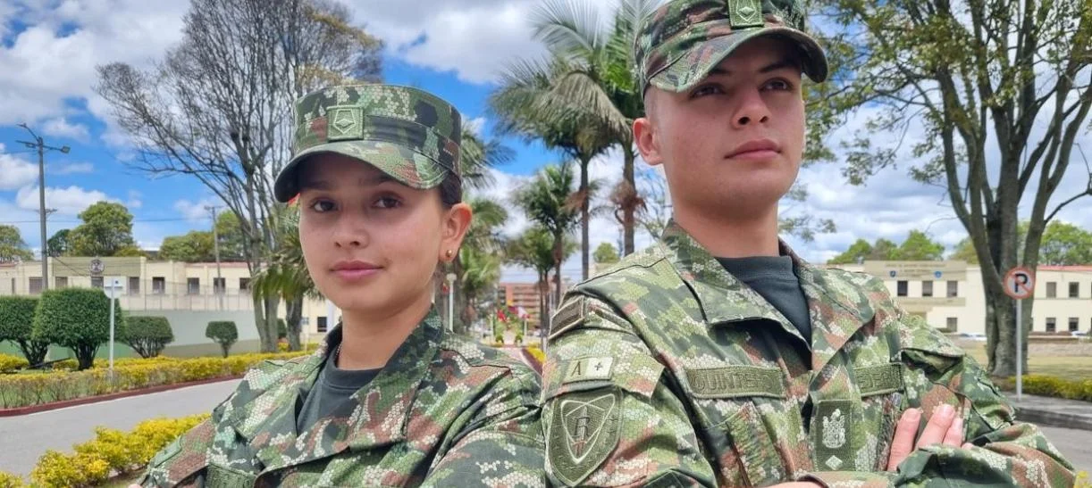 Petro exige a jóvenes resuelvan situación militar