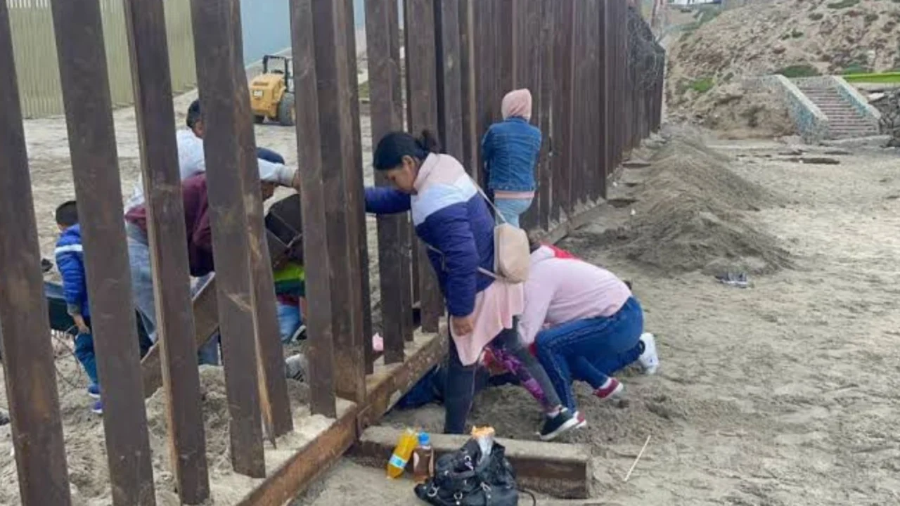 Esperan que caravana migrante se detenga tras reunión entre México y Estados Unidos