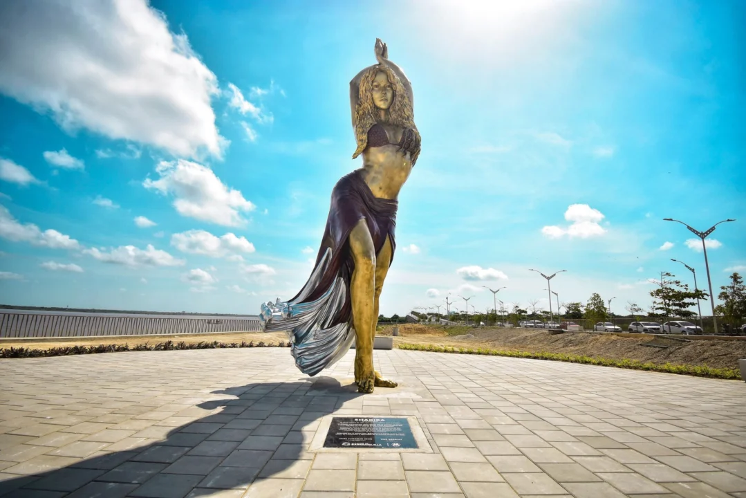 Inauguran la estatua de Shakira en Barranquilla: emotiva reacción de los padres de la cantante 