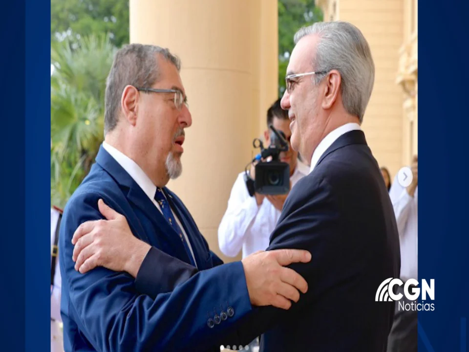 En medio de crisis tras su elección, Presidente electo de Guatemala visita a República Dominicana