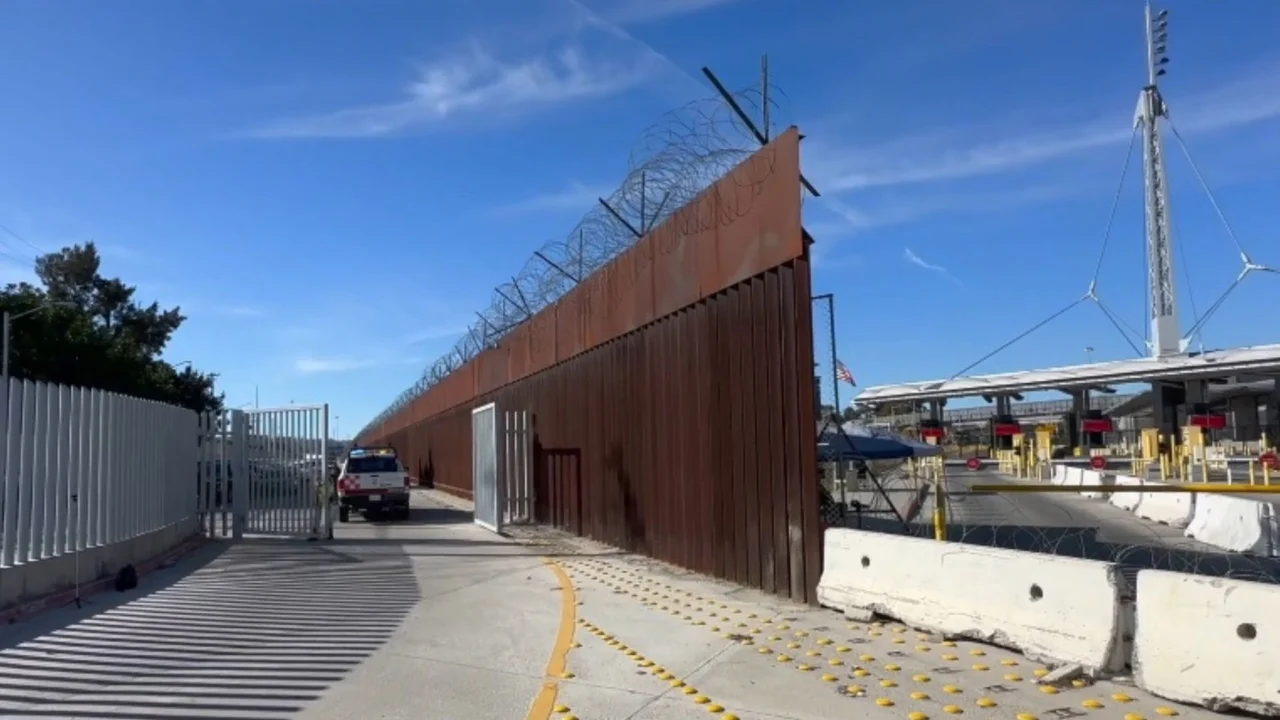 Necesario reubicar 500 vehículos incautados para reapertura de Puerta México