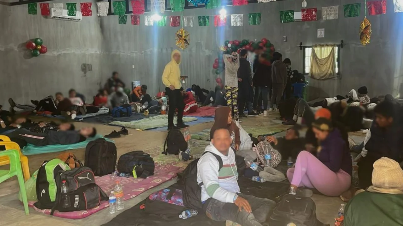 Rescatan a 155 migrantes en casa de seguridad de Chiapas; llevaban brazaletes de colores