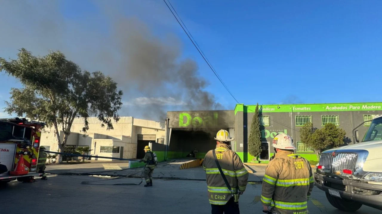 VIDEO: Incendio en fábrica de Otay; reportan daños totales