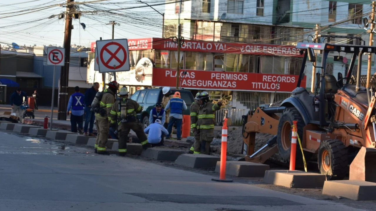 Fuga de gas en 5 y 10 provoca desalojo de residentes y cierre vehicular