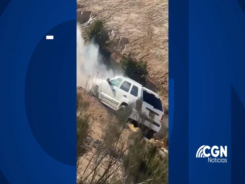 Se accidenta camioneta en Blvd. 2000