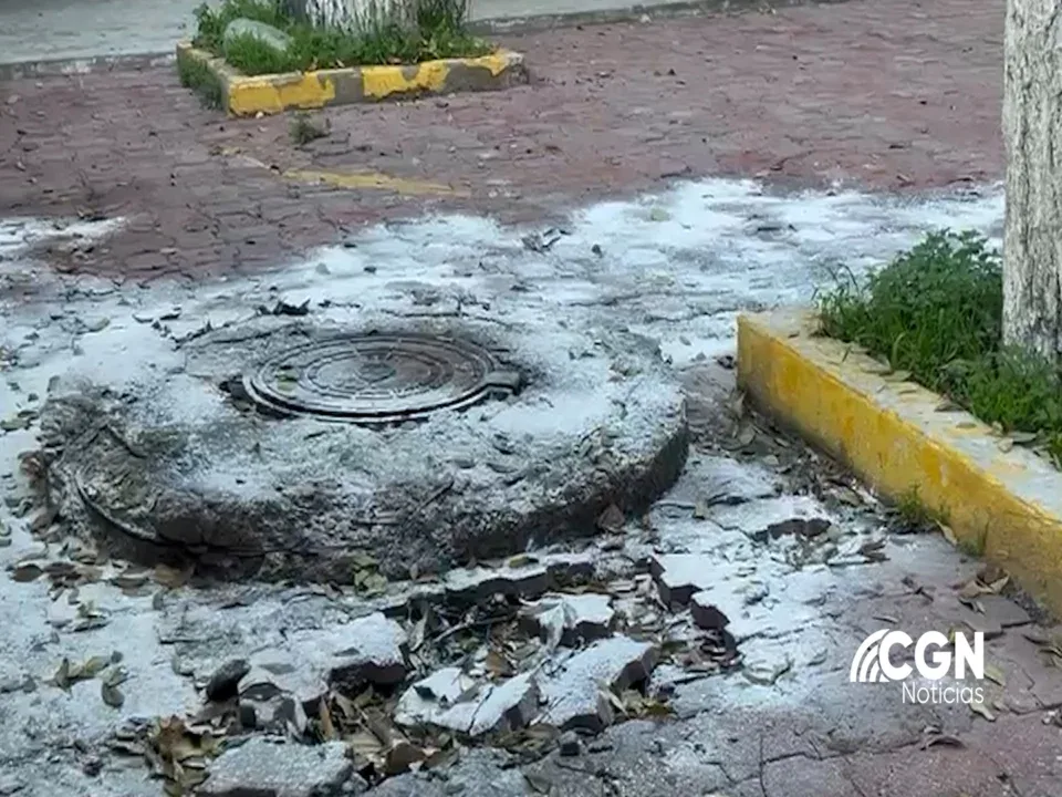 Cierran escuela por escurrimiento de aguas negras