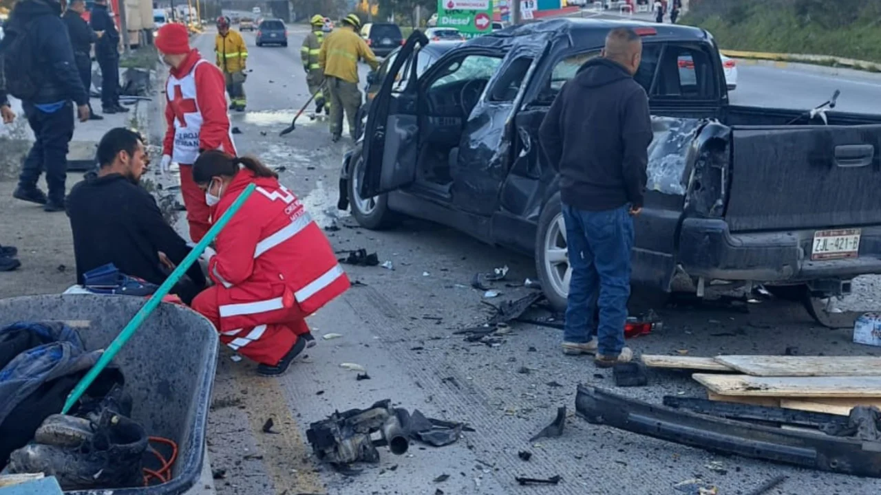 VIDEO: 8 heridos deja impactante volcadura en carretera libre Tijuana-Rosarito