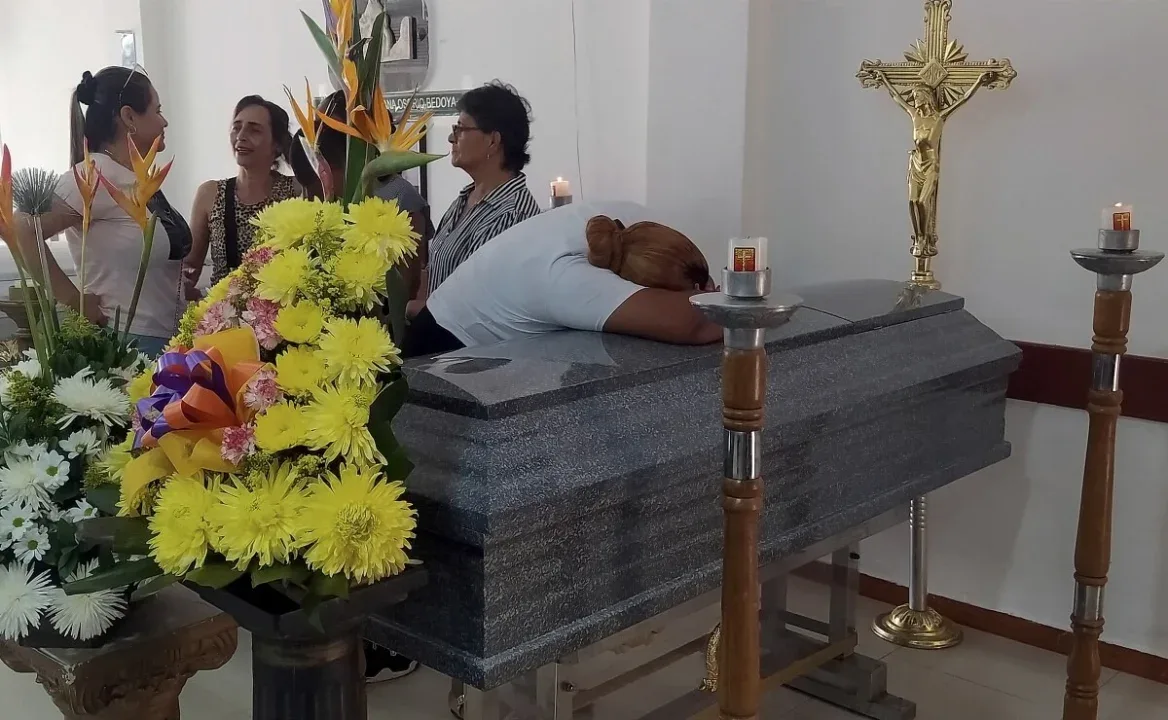 Velorio colectivo en Chocó y empieza a llegar ayuda humanitaria