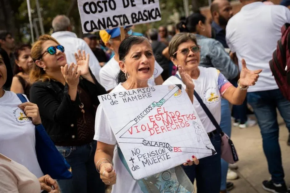 Maestros venezolanos imploran ajustes salariales