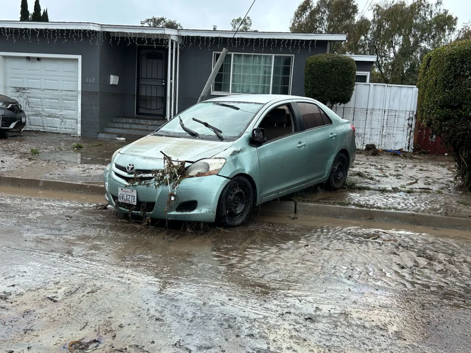 Advertencia a los afectados por los daños de las lluvias sobre posibles aumentos en bienes y servicios.