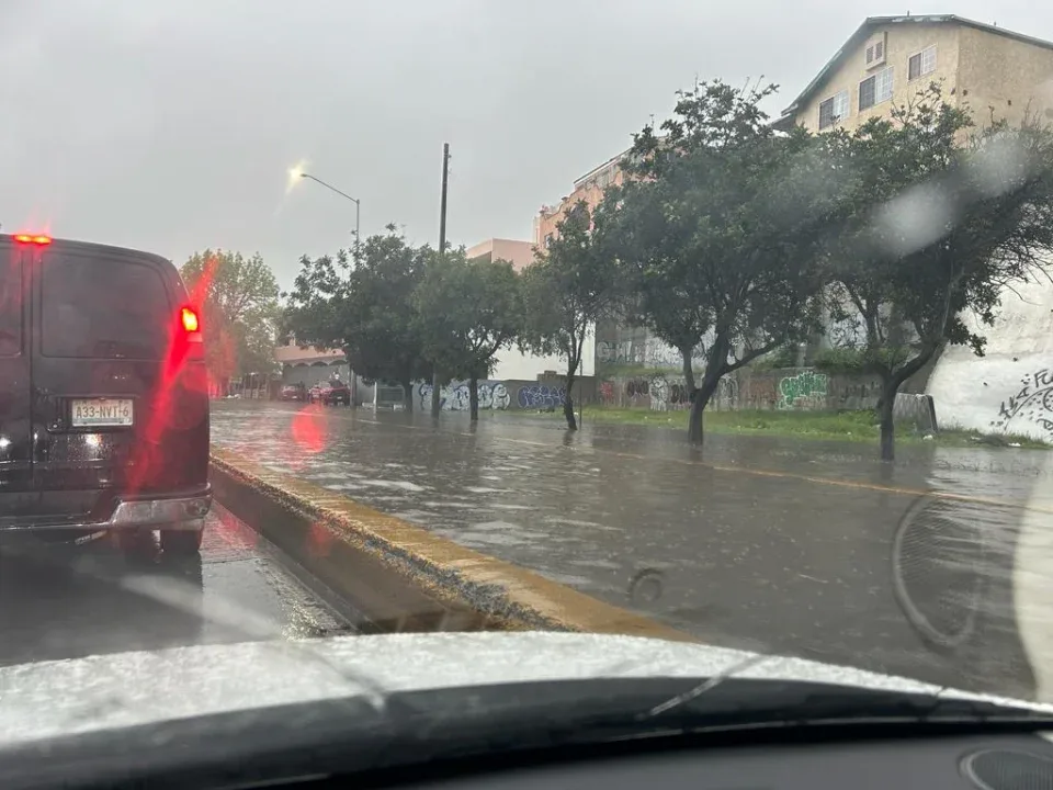 VIDEO: Suspenden clases en Baja California por las lluvias para este martes 23 de enero
