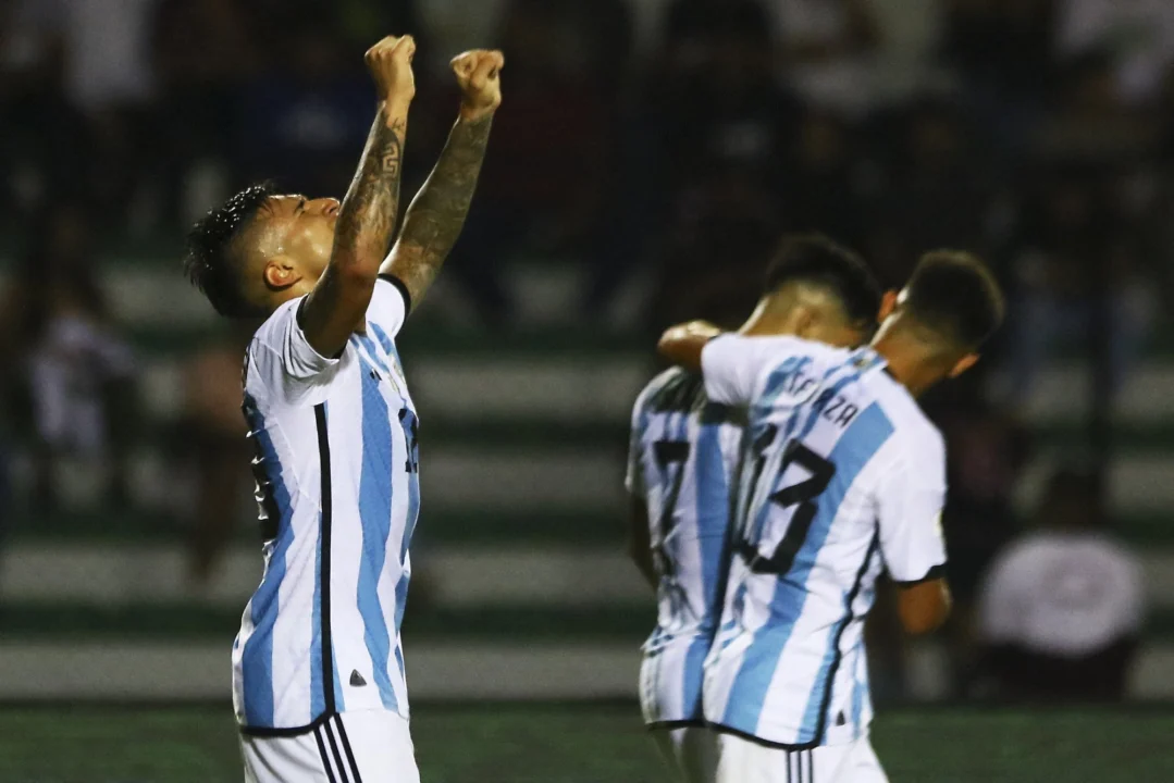 Argentina golea a Chile y se mete de lleno por la clasificación olímpica
