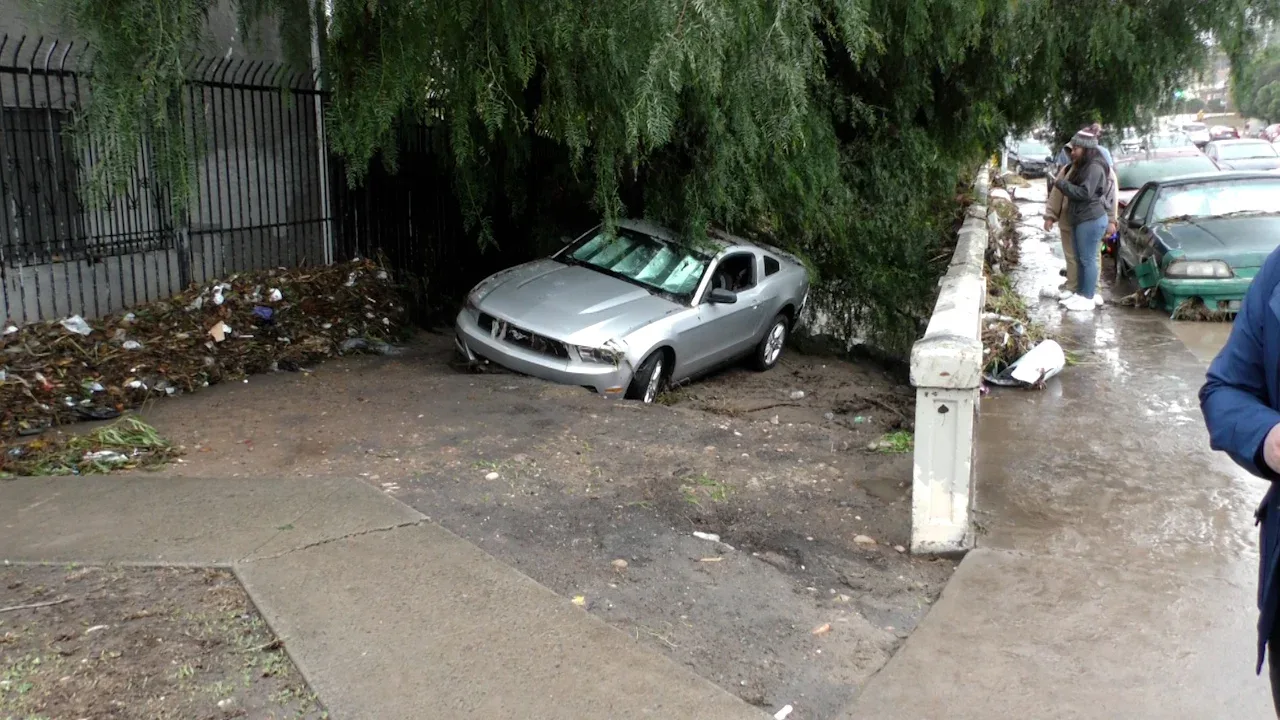 VIDEO: Destrucción y estado de emergencia por las lluvias e inundaciones en San Diego