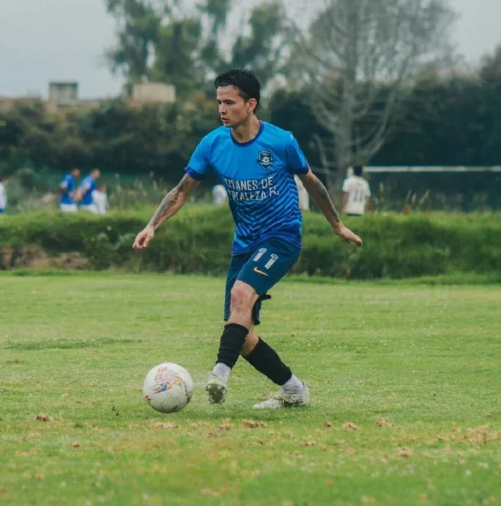 Futbolista víctima de violento robo en transporte público de Bogotá