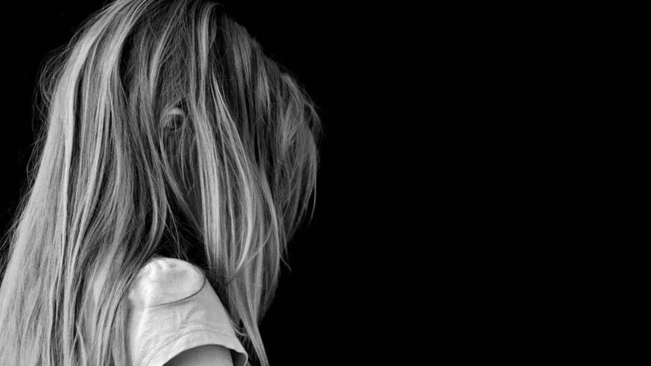 Buscan a padres de niña abandonada en CDMX, la dejaron con un pan y cinco pesos