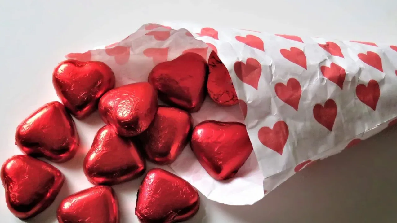 ¡Cuidado con las estafas! Consejos para enviar tu regalo de San Valentín de manera segura