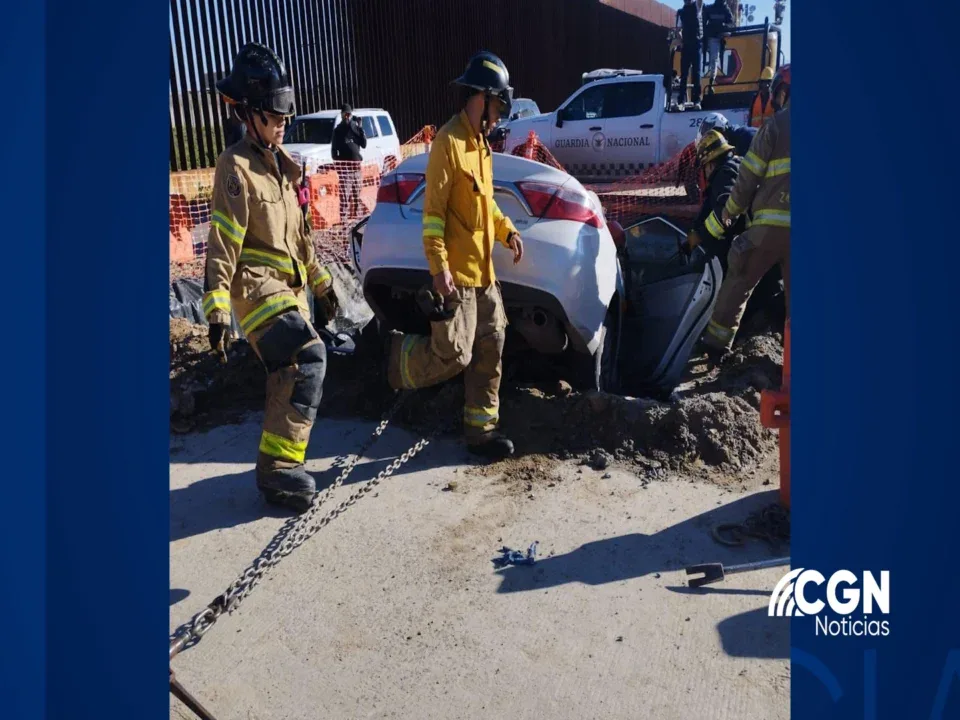 Cae automovilista en obra del viaducto en la avenida Internacional
