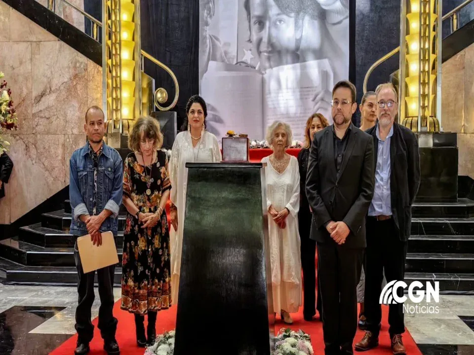Homenaje en el Palacio de Bellas Artes al escritor mexicano José Agustín
