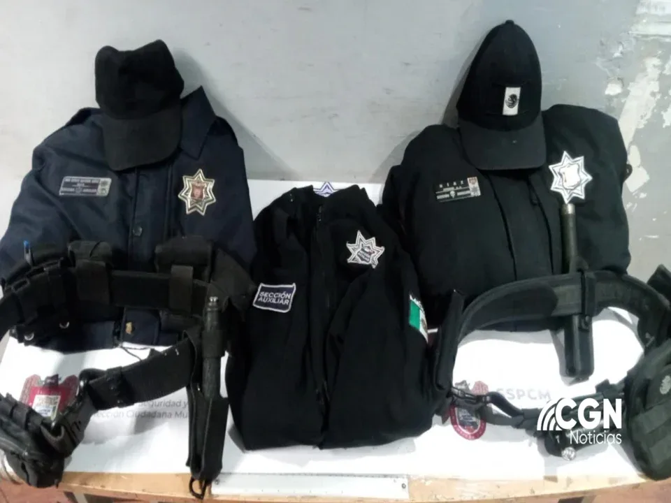 Se hacían pasar por policías y los arrestan en Tijuana, tenían uniformes y placas