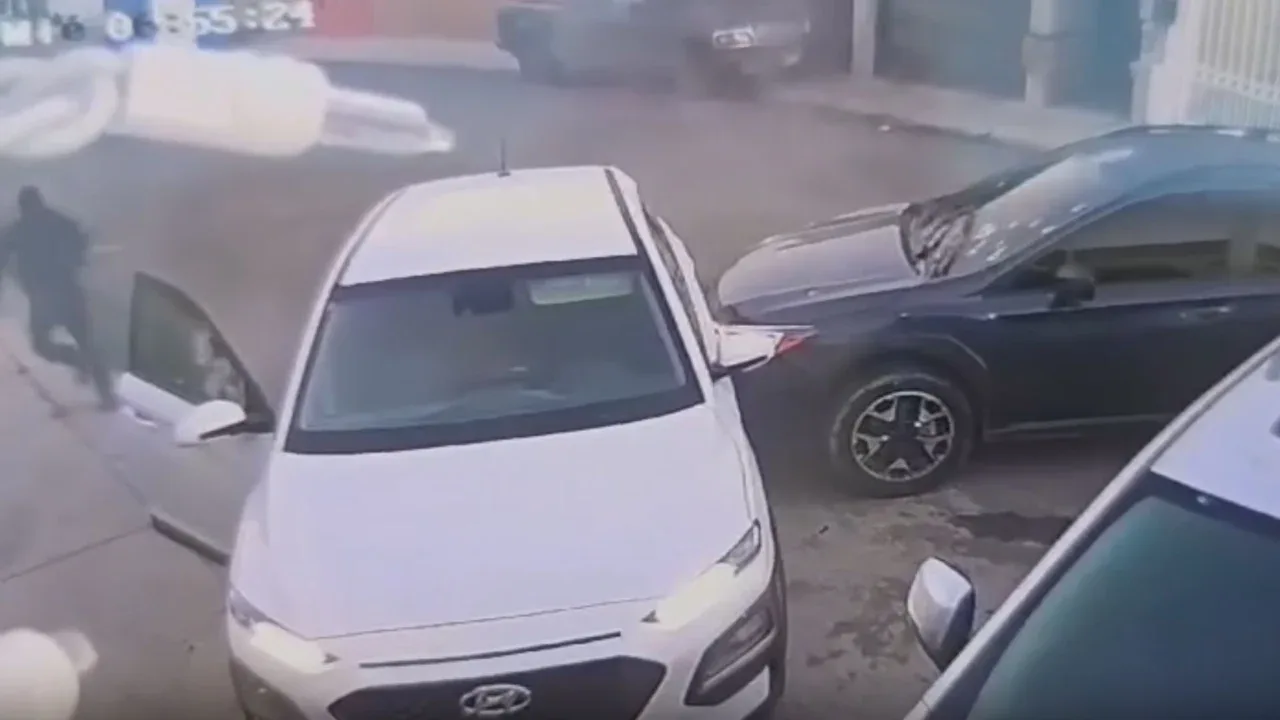 Queda captado en video ataque contra policía municipal de Tijuana, logra sobrevivir