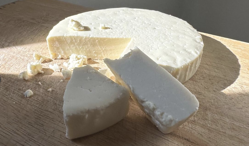 Retiran del mercado queso fresco y cotija de Costco y Walmart