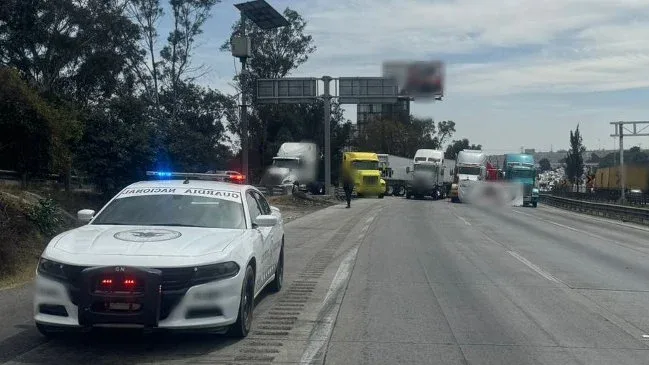 Transportistas bloquean carreteras en México; gobierno dice que es “injustificado” 