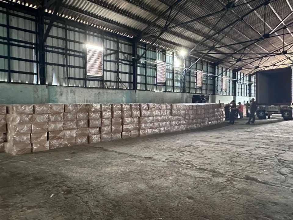 Decomisan millonario contrabando de whisky y cigarrillos de alta gama en puerto dominicano procedente de la Florida