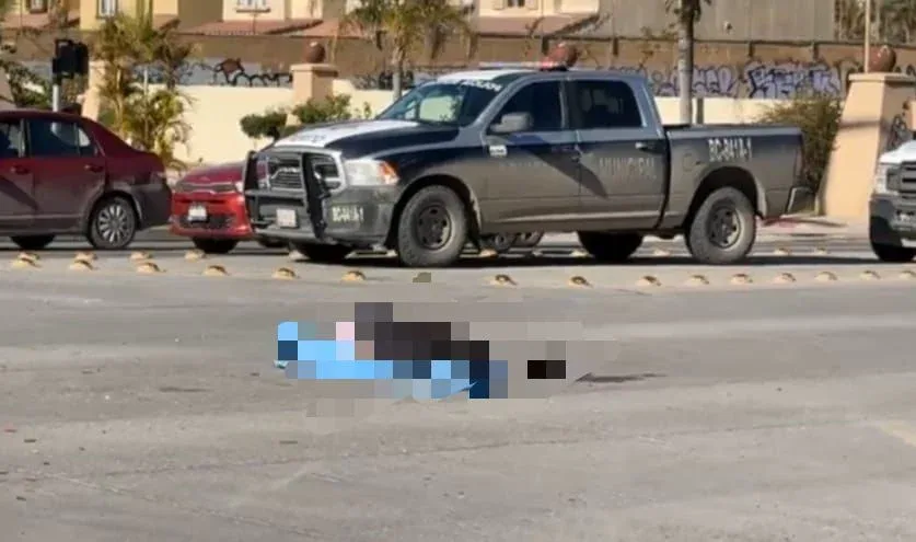 Muere mujer atropellada en el Boulevard Insurgentes. La arrollaron tras chocar su auto