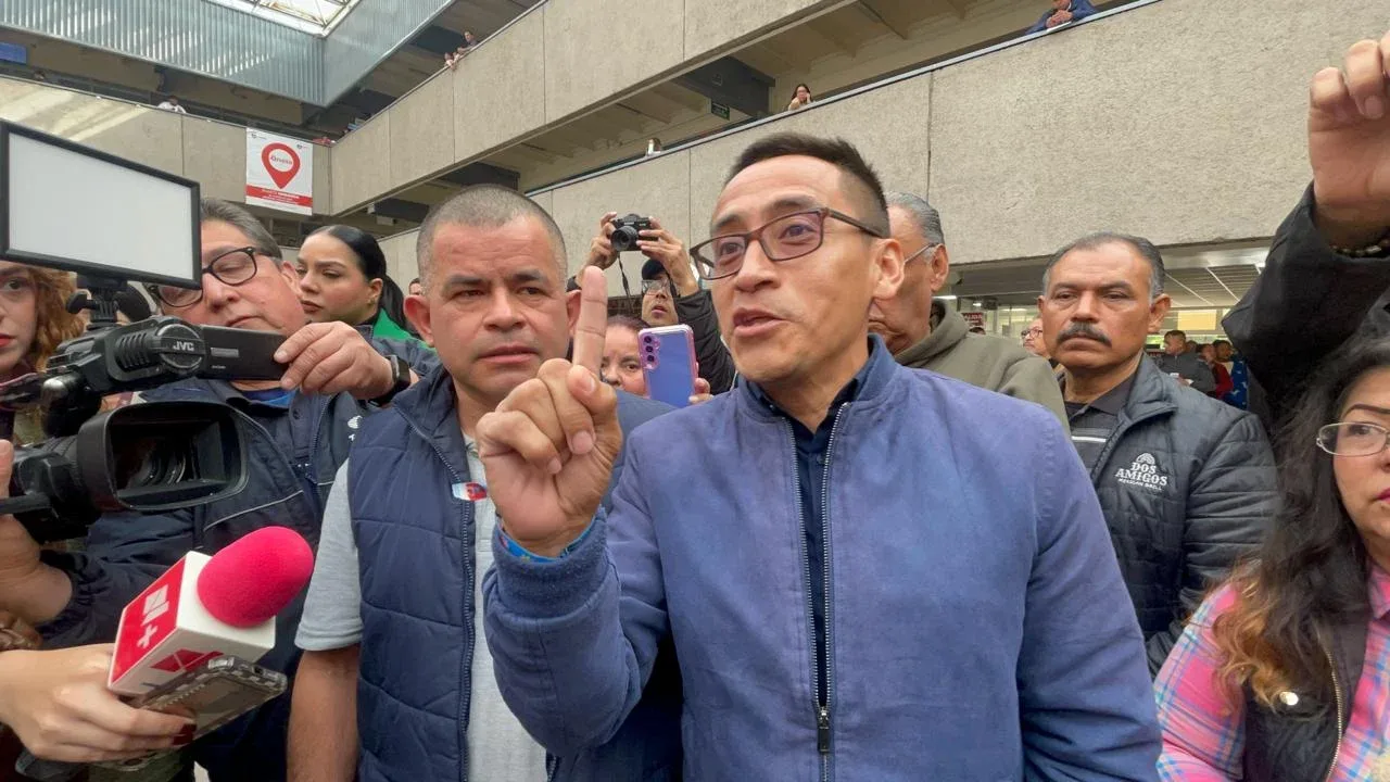 Se manifiestan policías comerciales en el ayuntamiento de Tijuana, les quitaron su seguro medico  