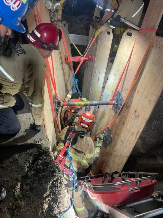 Queda sepultado trabajador de la construcción en Fracc. Colinas del Rey de Tijuana