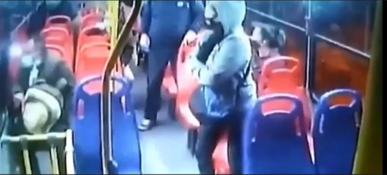 Ladrones de buses de transporte público fueron capturados  