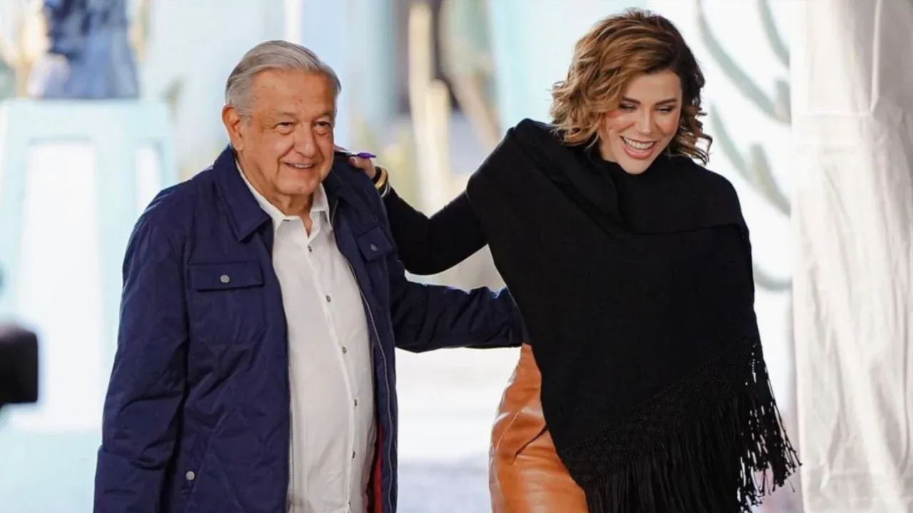 AMLO anuncia construcción de plantas de energía eléctrica en Baja California