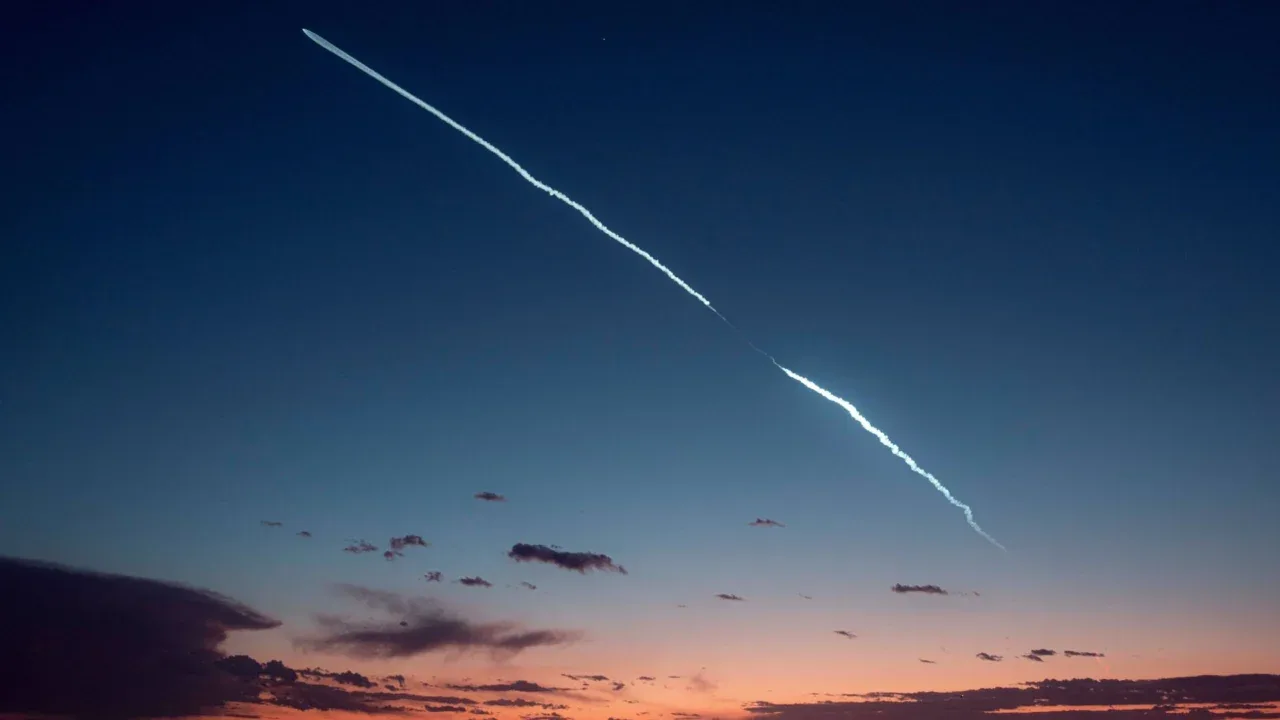 🚀VIDEO: Así fue el lanzamiento del cohete de SpaceX que iluminó el norte de México