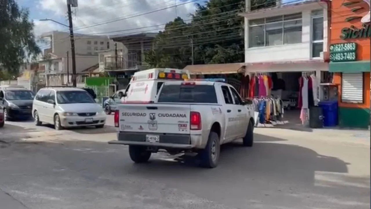 Captan en VIDEO tiroteo en Tijuana entre policías y presuntos delincuentes