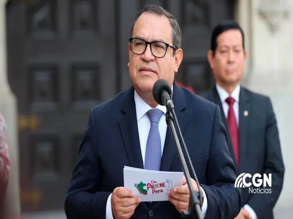Primer ministro Otárola habría beneficiado a joven con contrato en el Estado