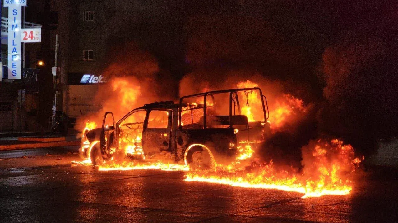 Policías asesinan a normalista de Ayotzinapa en Guerrero, hieren a otro en retén