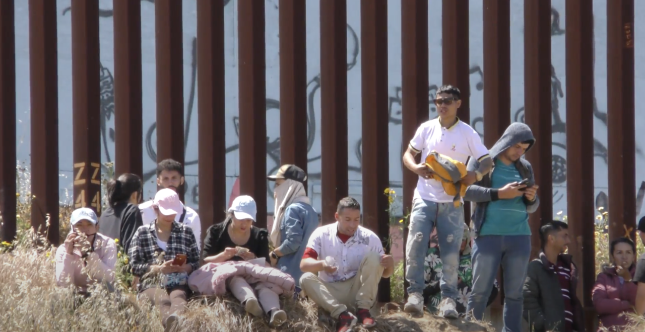 Juez avala programa de parole humanitario: permite la entrada a migrantes de Cuba, Venezuela, Nicaragua y Haití