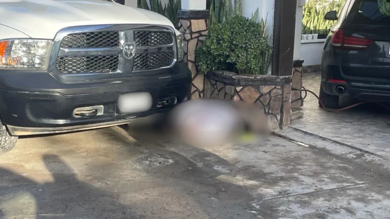 VIDEO: Asesinan a agente estatal en Tijuana mientras lavaba camioneta frente a su casa