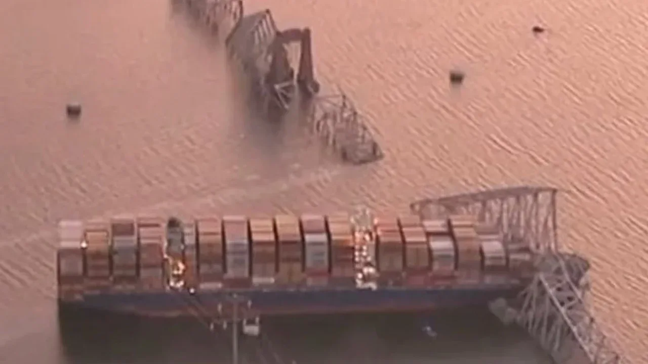 VIDEO: Momento en que puente de Baltimore colapsa; descartan ataque