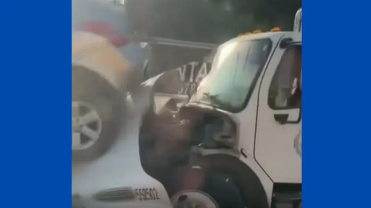 VIDEO: ¡Carambola en Tijuana! Camión repartidor de refrescos se estrella contra vehículos
