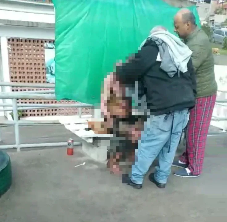 Prenden fuego a hombre arriba de un cerro en Casas Beta de Tijuana