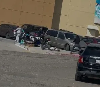 Balean a un hombre frente a la plaza comercial en la colonia presidentes, hubo víctimas colaterales 