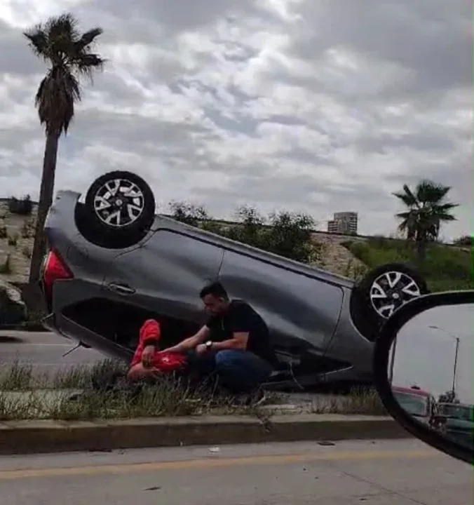 Volcadura en la vía rápida Oriente de Tijuana provoca cierre carretero